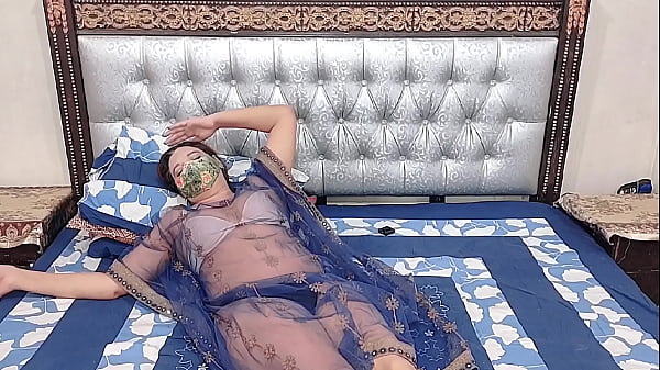 Indian Hot Girl Fucked in Hotel Room when her Husband Busy in Gym