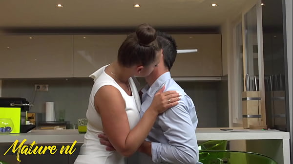 Womanizer Roberto Likes to Fuck Pretty Ladies Older Than Him