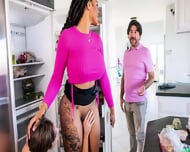 Halle Hayes – Horny Stepmom Gets Hard Fuck Pounding On Kitchen Counter With Cum On Face