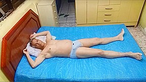 Descansando Gostoso Com o Pau Duro 001